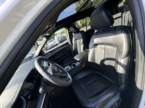 Used 2024 Jeep Grand Cherokee Limited w/ Luxury Tech Group II AWD/4WD image 15