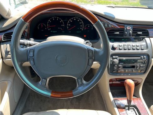 Used 2000 Cadillac De Ville DTS w/ Safety/Security Pkg image 11