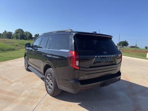 Used 2025 Ford Expedition Active AWD/4WD image 6