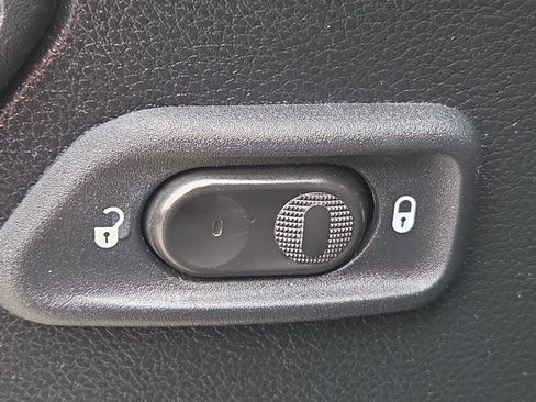 Used 2016 Jeep Wrangler Unlimited Sport w/ Quick Order Package 24S AWD/4WD image 23