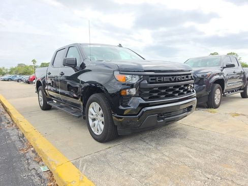 Used 2025 Chevrolet Silverado 1500 Custom RWD image 2
