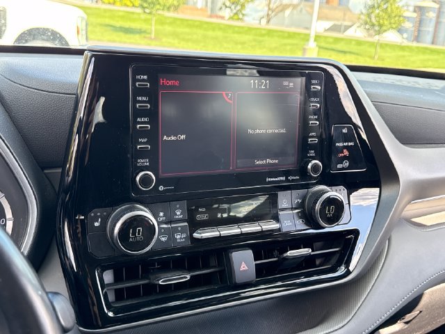 Used 2021 Toyota Highlander XLE AWD/4WD image 30
