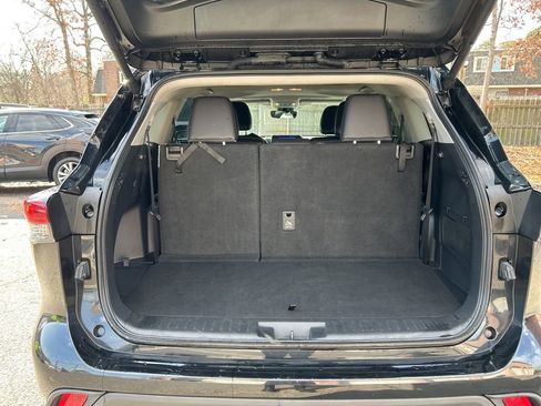 Used 2024 Toyota Highlander XLE image 5