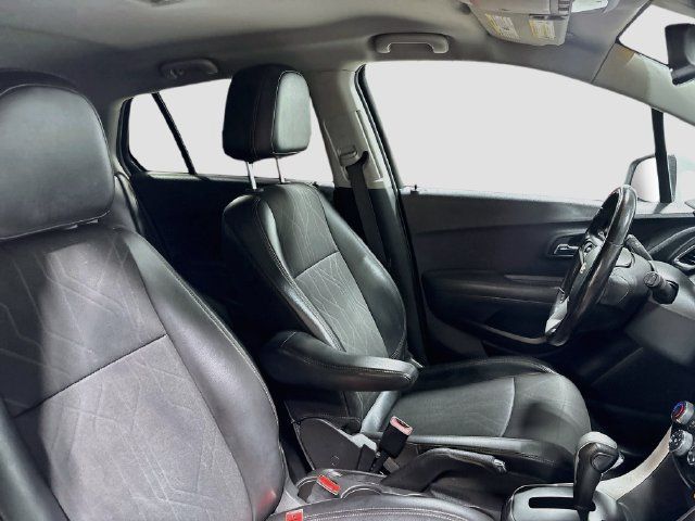 Used 2019 Chevrolet Trax LT w/ LT Convenience Package AWD/4WD image 23