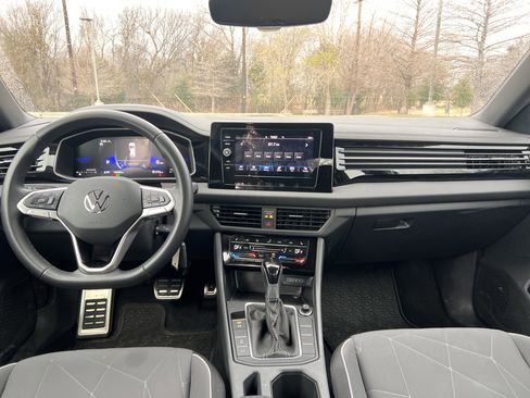 Certified 2025 Volkswagen Jetta Sport image 26