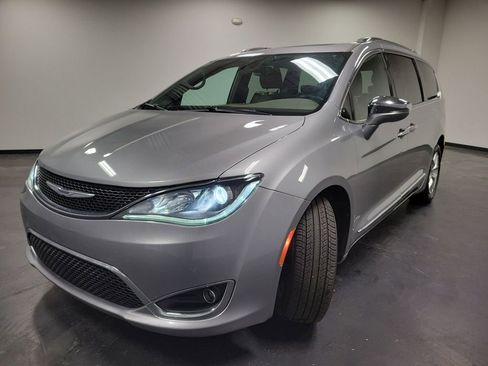 Used 2020 Chrysler Pacifica Limited image 5