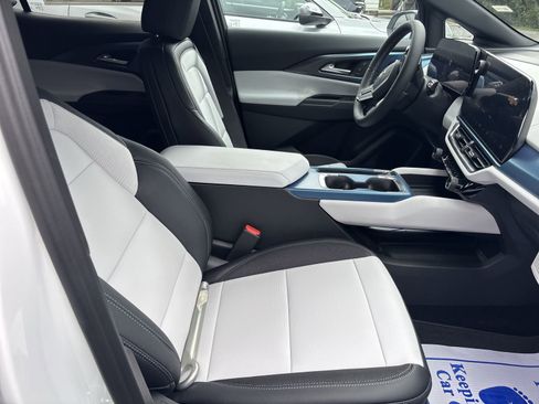 New 2026 Chevrolet Equinox EV LT image 26