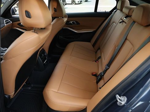 Used 2025 BMW 330i Sedan w/ M Sport Package RWD image 26