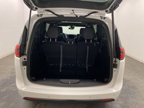 Used 2026 Chrysler Pacifica Limited w/ S Appearance Package image 30