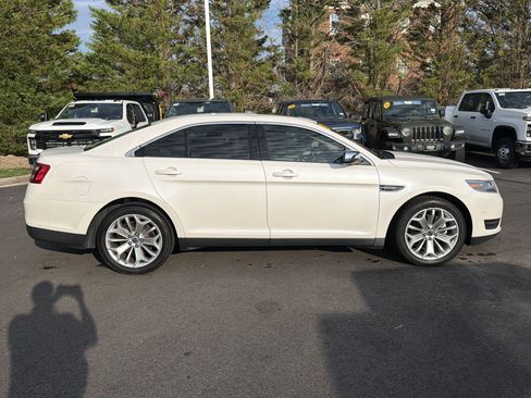 Used 2018 Ford Taurus Limited w/ Driver Assist Package FWD image 11