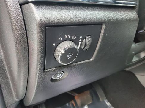 Used 2020 Jeep Grand Cherokee Limited w/ Luxury Group II image 24