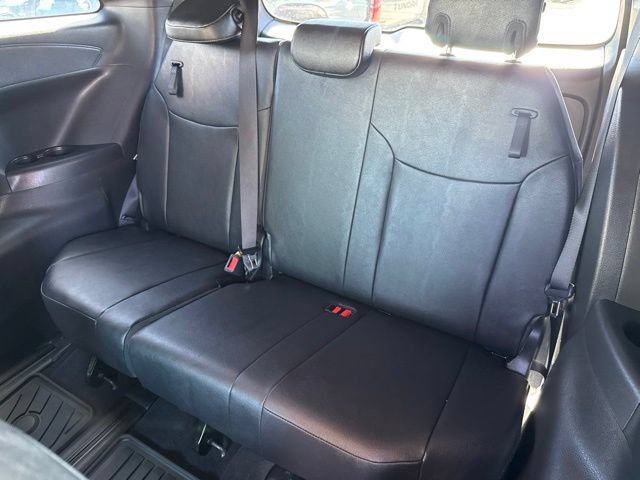 Used 2025 Toyota Sienna Limited FWD image 24