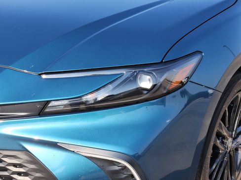 Used 2025 Toyota Camry SE w/ Convenience Package FWD image 11