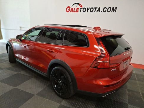 Used 2020 Volvo V60 T5 Cross Country AWD/4WD image 10