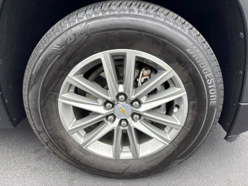 Used 2023 Chevrolet Traverse LT FWD image 13