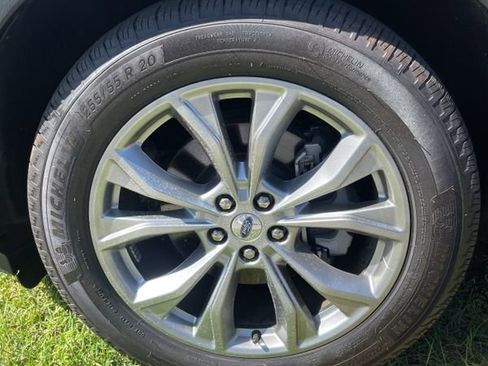 Used 2023 Ford Explorer XLT w/ Equipment Group 202A image 9