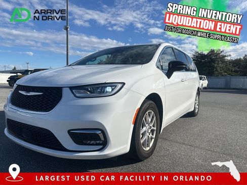 Used 2024 Chrysler Pacifica Touring-L image 1