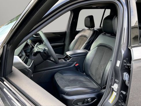 Used 2023 Jeep Grand Cherokee Altitude AWD/4WD image 21