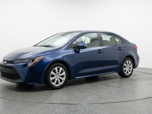 Used 2025 Toyota Corolla LE FWD image 3