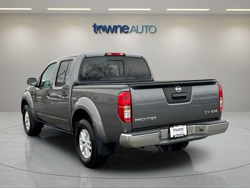 Used 2018 Nissan Frontier SV image 3