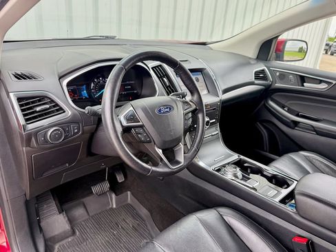 Used 2019 Ford Edge Titanium w/ Cold Weather Package FWD image 10