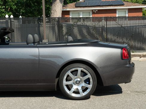 Used 2017 Rolls-Royce Dawn RWD image 37