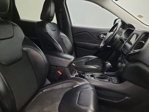 Used 2021 Jeep Cherokee Latitude Plus FWD image 21