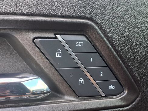 Certified 2024 GMC Canyon AT4 w/ AT4 Premium Package AWD/4WD image 12