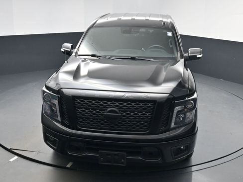 Used 2018 Nissan Titan SV w/ SV Convenience Package image 17