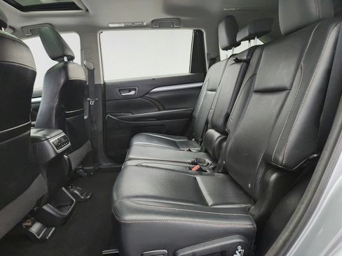 Used 2016 Toyota Highlander XLE AWD/4WD image 25