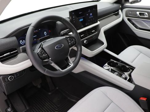 Used 2026 Ford Explorer Platinum w/ LUX Leather Package AWD/4WD image 15
