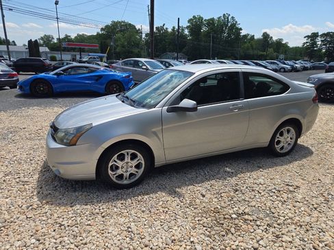 Used 2009 Ford Focus SE FWD image 3