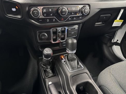 Used 2024 Jeep Wrangler Sport S image 20