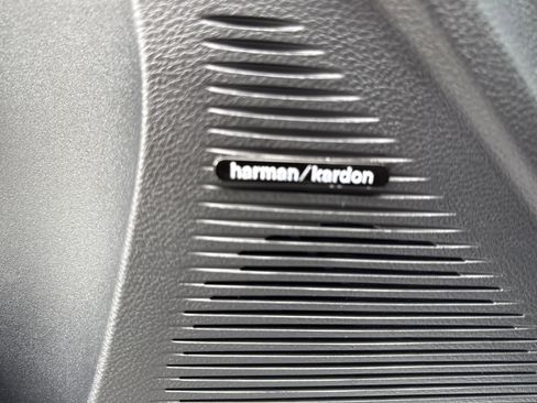 Used 2015 Dodge Challenger SRT Hellcat image 27