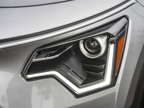 New 2025 Kia Niro EX image 8