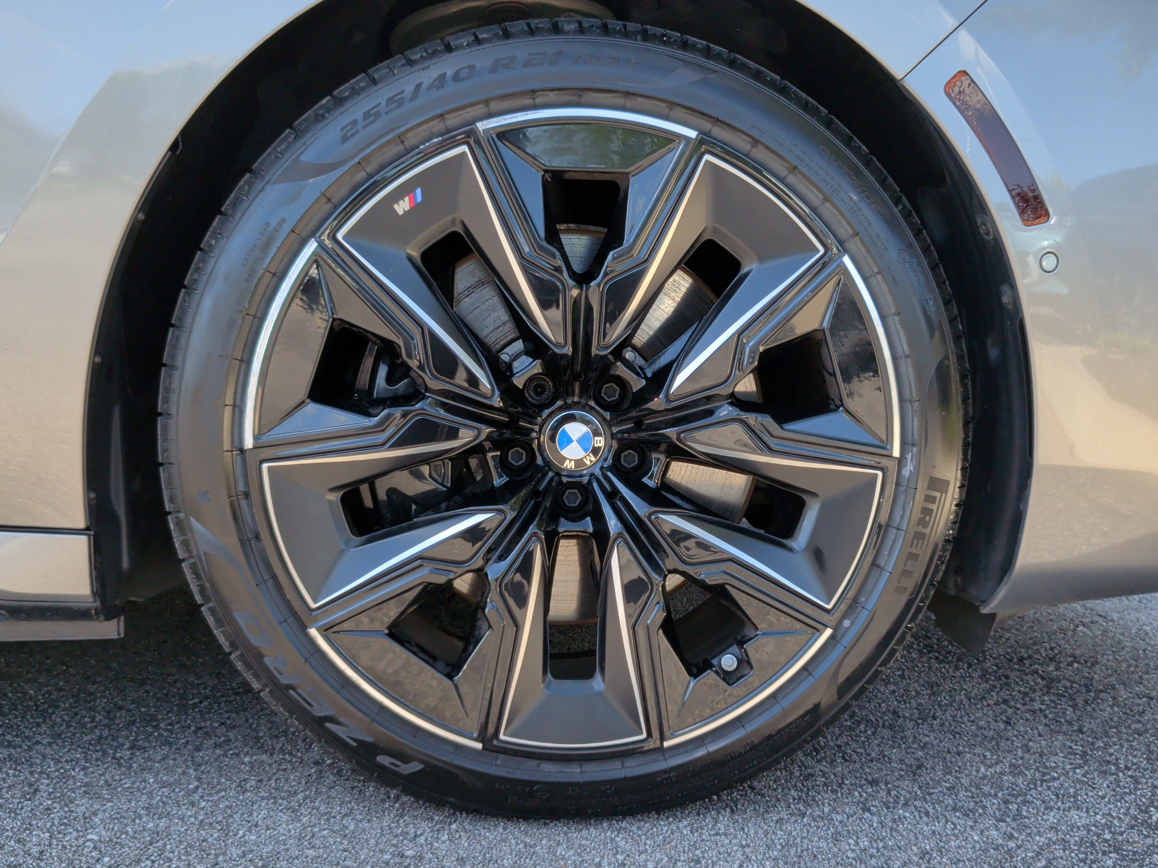 Used 2024 BMW i7 eDrive50 w/ M Sport Package RWD image 14