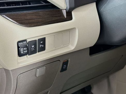 Used 2020 Toyota Sienna XLE w/ XLE Navigation Package FWD image 27