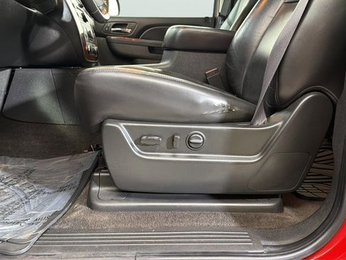 Used 2011 Chevrolet Avalanche LT w/ Luxury Package AWD/4WD image 20