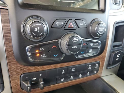Used 2017 RAM 1500 Laramie w/ Convenience Group AWD/4WD image 28