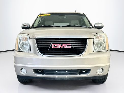 Used 2007 GMC Yukon SLT w/ SLT Preferred Equipment Group AWD/4WD image 2