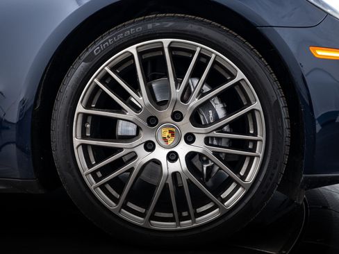 Certified 2022 Porsche Panamera 4 Platinum Edition image 11