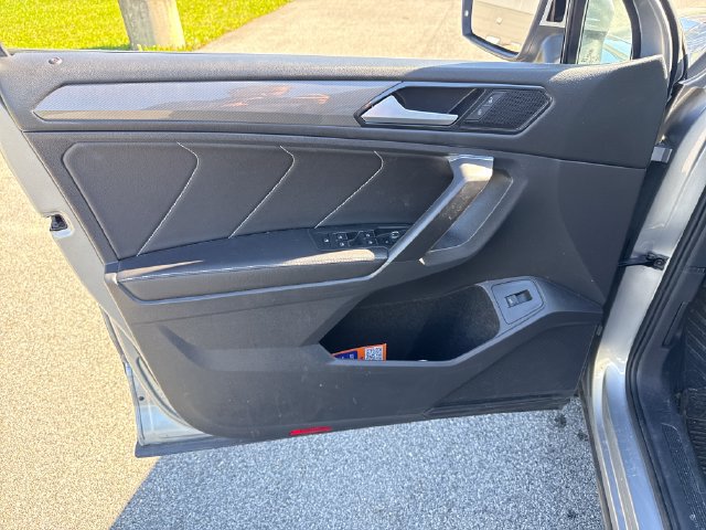 Used 2022 Volkswagen Tiguan SE w/ Panoramic Sunroof Package AWD/4WD image 22