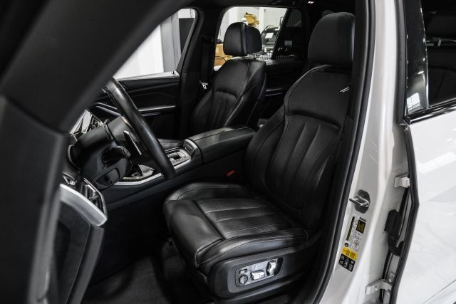 Used 2020 BMW X5 M50i AWD/4WD image 28