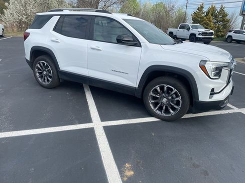 Used 2026 GMC Terrain Elevation w/ Elevation Premium Package image 3