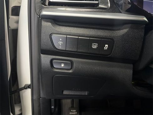 Used 2021 Kia Niro LX image 12