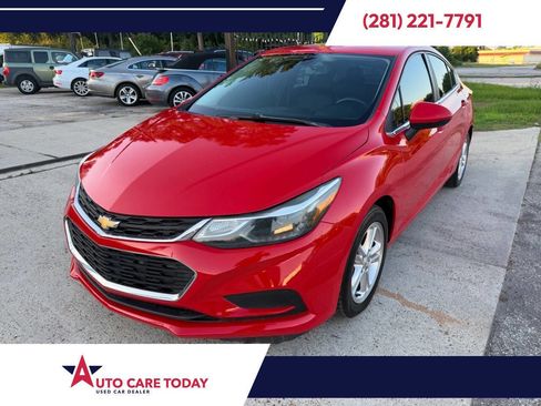 Used 2017 Chevrolet Cruze LT FWD image 1