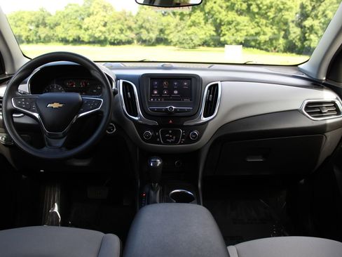 Used 2020 Chevrolet Equinox LS w/ LS Convenience Package FWD image 10