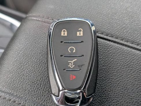 Used 2022 Chevrolet Traverse LT FWD image 32