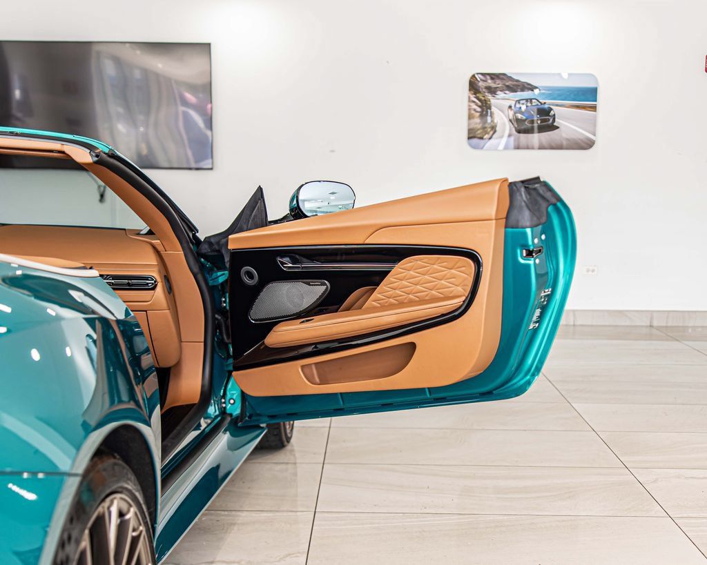 Used 2025 Aston Martin DB12 Convertible RWD image 31