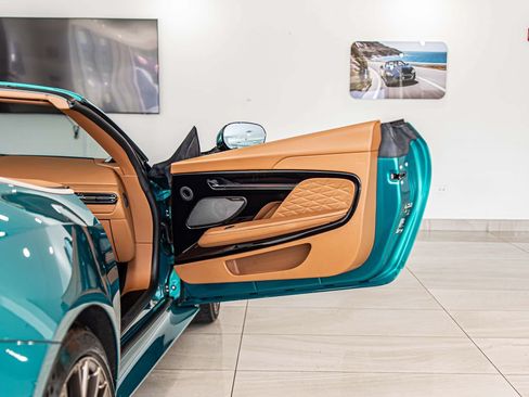 Used 2025 Aston Martin DB12 Convertible RWD image 31